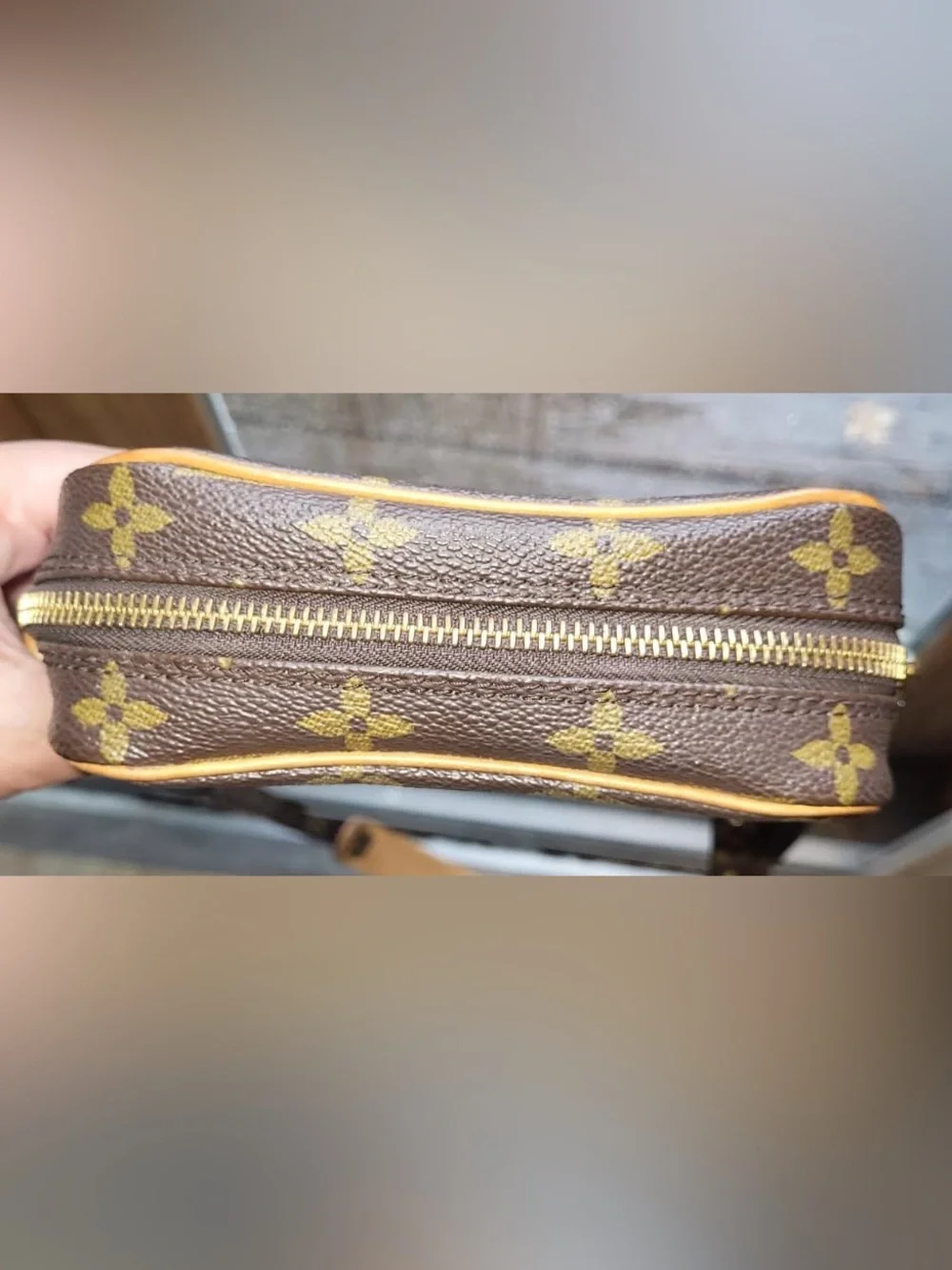 Louis Vuitton compact louis